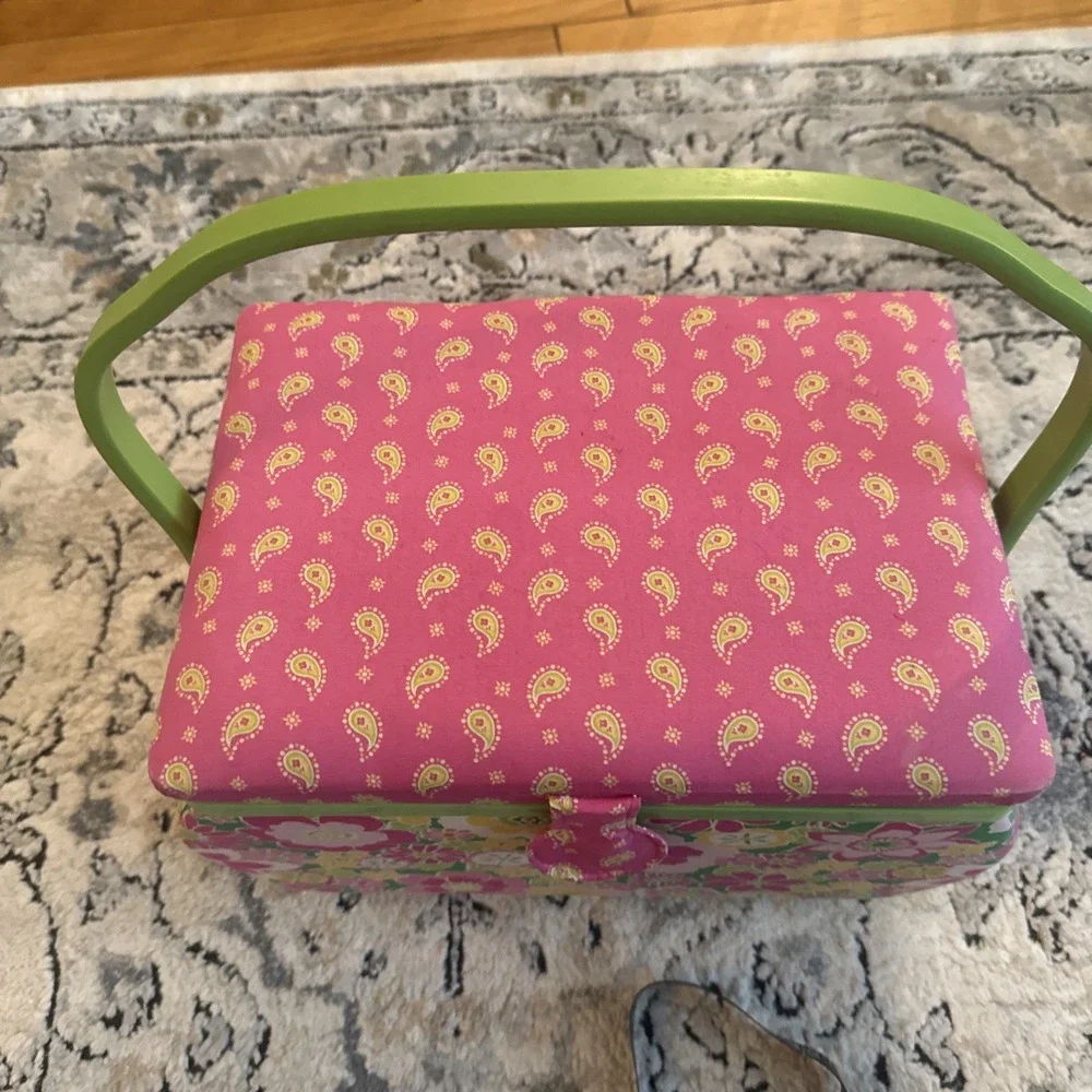 Vintage Y2K Sewing Basket Green Pink Floral Tapestry w/Inside Tray Handle Padded